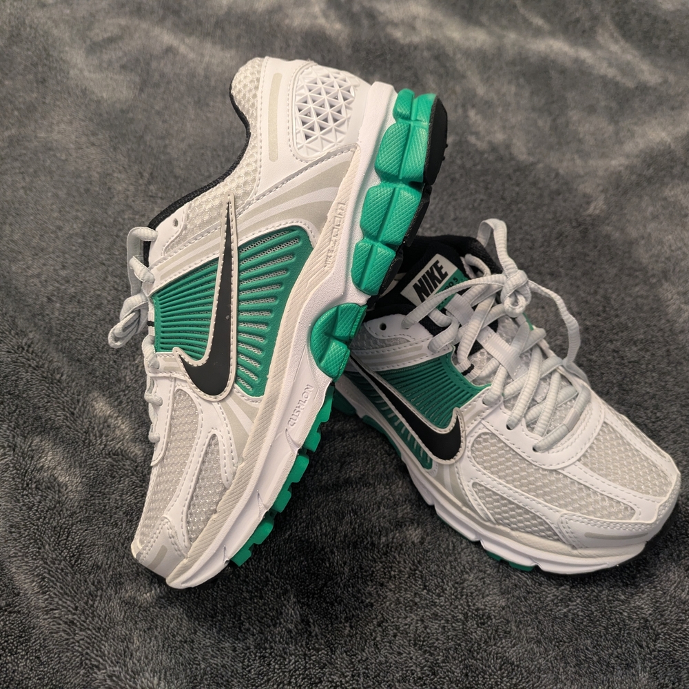 Nike Vomero 5 Running Sneakers Sz 6